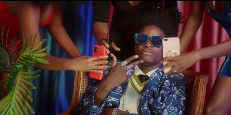 Lasmid – Friday Night (Official Video)