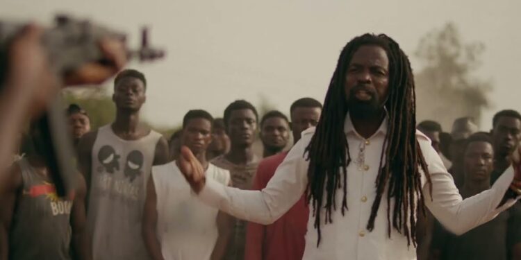 Rocky Dawuni – Neva Bow Down ft. Blvk H3ro (Official Video)