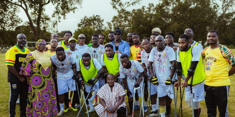 Stonebwoy poses with players and officials of the Black Challenge, Ghana's national amputee football team